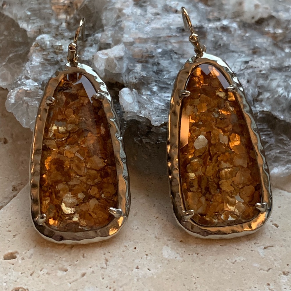 Lyn Drop Earrings In Crushed Gold Mica